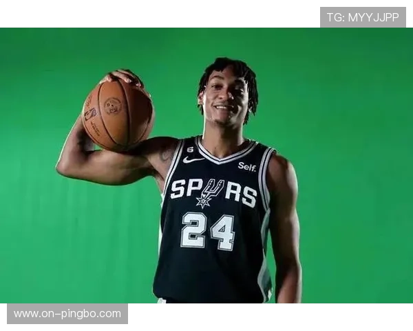 爱德华兹无球跑动制造错位，拉开空间效率提升