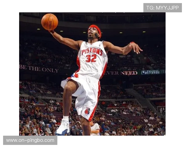 汉密尔顿无球跑动撕裂防线，中距离效率领跑后卫群