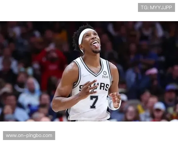 理查德森无球跑动拉开空间，三分效率改变球队进攻结构